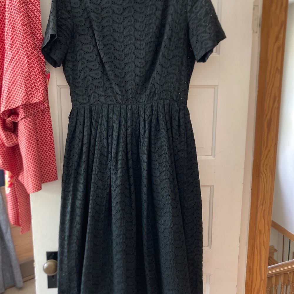 “Quaker Lady” black eyelet 1950s dress w/ scalloped boat neck full skirt - Picture 7 of 10